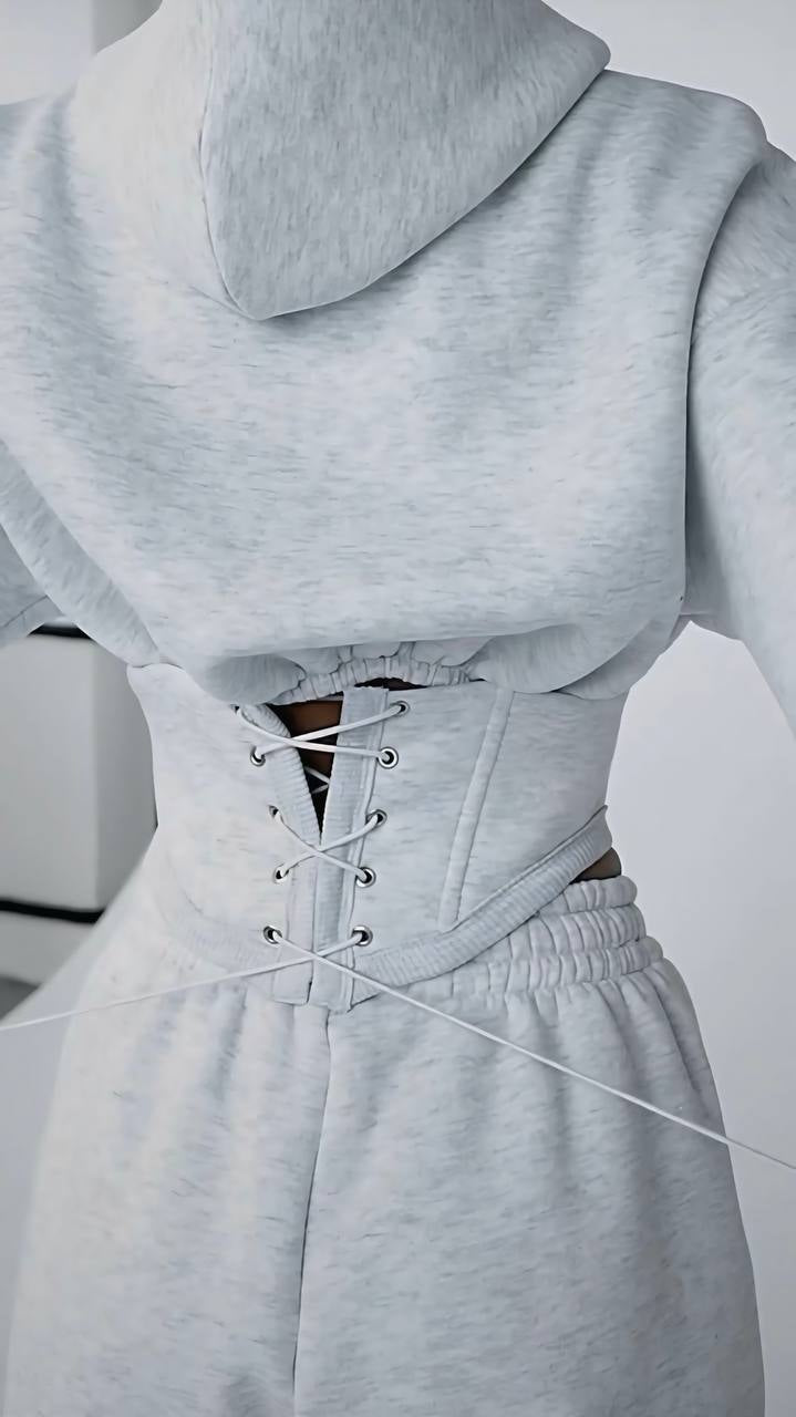 Hoodie Corset Femme 100% coton en Tunisie. Sweat élégant et confortable avec coupe corset qui sculpte la silhouette, capuche pratique et design tendance. Idéal pour sorties décontractées ou look urbain chic. Matériau doux et respirant, couture renforcée, entretien facile en machine. Livraison gratuite, paiement sécurisé, et satisfaction garantie. Sweat polyvalent pour un style audacieux et moderne, parfait pour toutes les occasions.